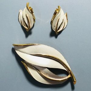 VTG Sarah  Cov Brooch & Clip-On Earrings Set